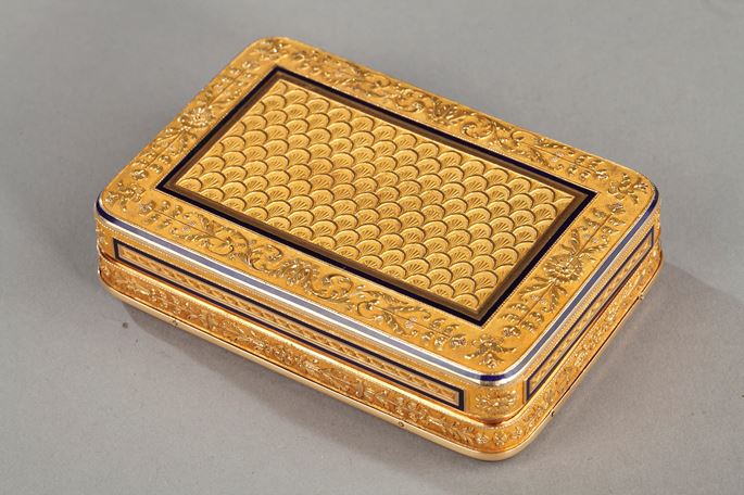GOLD AND MICROMOSAIC SNUFF BOX | MasterArt